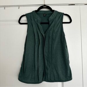 3/$25 ⭐️ SHEIN Sleeveless V Neck Green Top